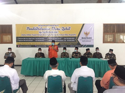Baznas Kota Bekasi Salurkan Zakat